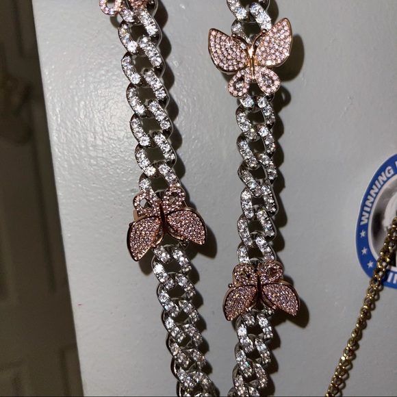 🌸Nova Rose “Butterfly Dreams” Necklace🌸 - Picture 4 of 5